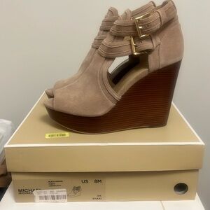 MICHAEL Michael Kors (color DK Khaki, size 8)